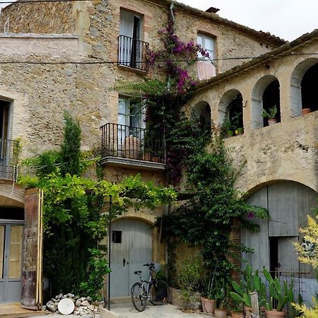 Can Tat, Loft In A Old Coach House Sant Jordi Desvalls Extérieur photo