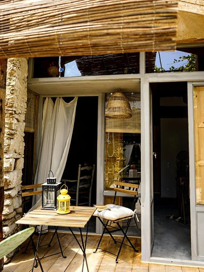Can Tat, Loft In A Old Coach House Sant Jordi Desvalls Extérieur photo