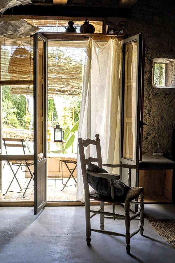 Can Tat, Loft In A Old Coach House Sant Jordi Desvalls Extérieur photo