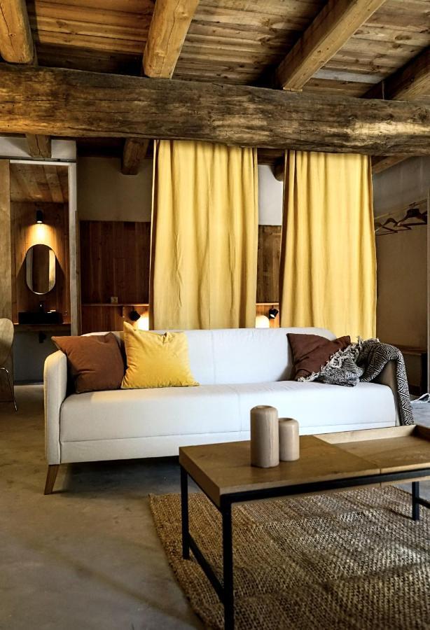 Can Tat, Loft In A Old Coach House Sant Jordi Desvalls Extérieur photo