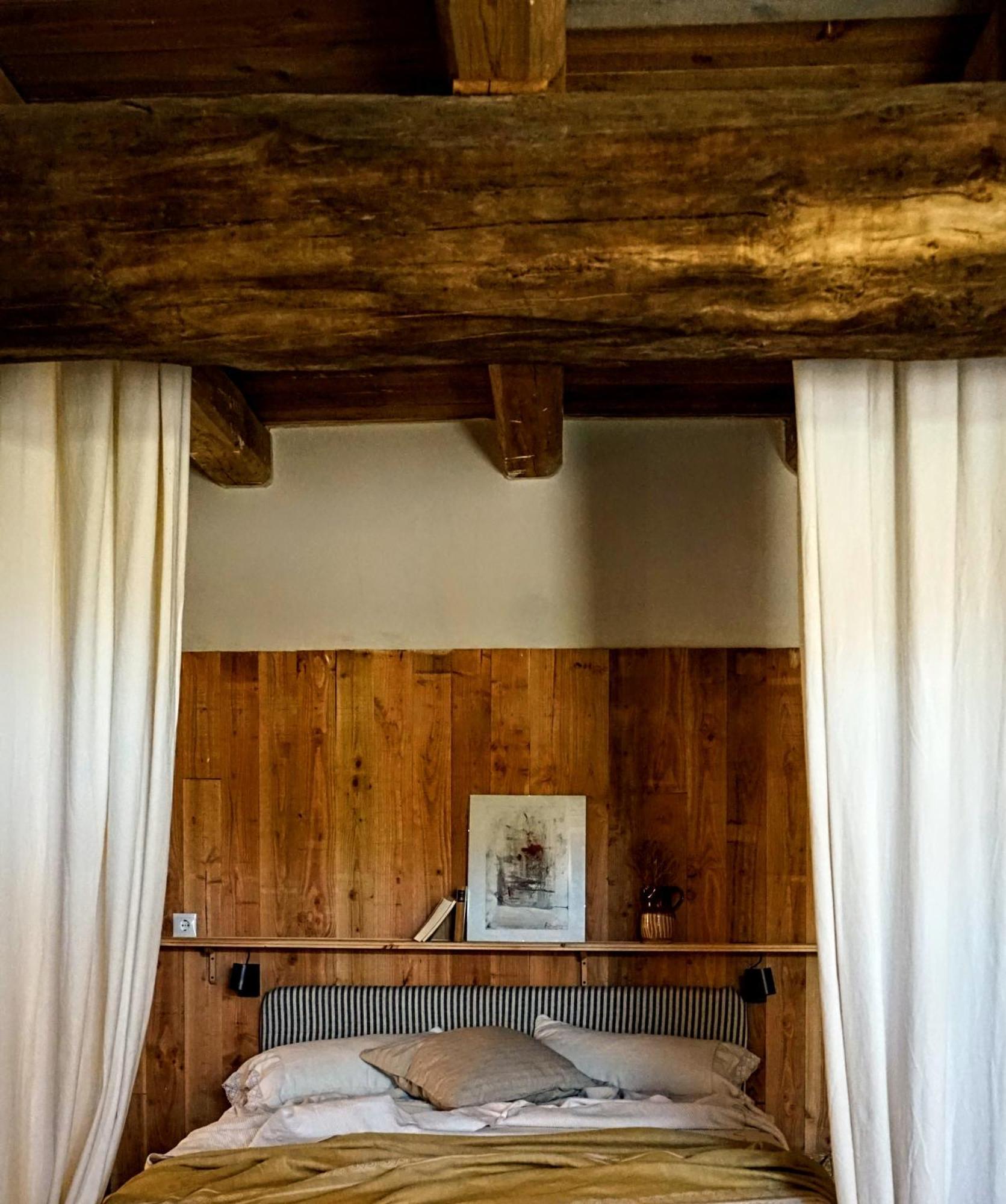 Can Tat, Loft In A Old Coach House Sant Jordi Desvalls Extérieur photo